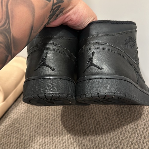 Jordan 1 all black - Picture 3 of 5